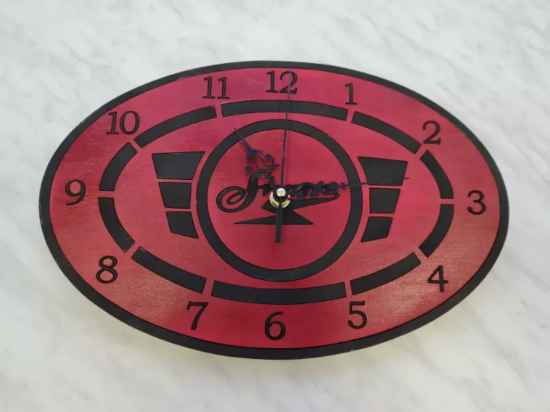 Nástenné drevené hodiny z logom Simson červeno-čierna
