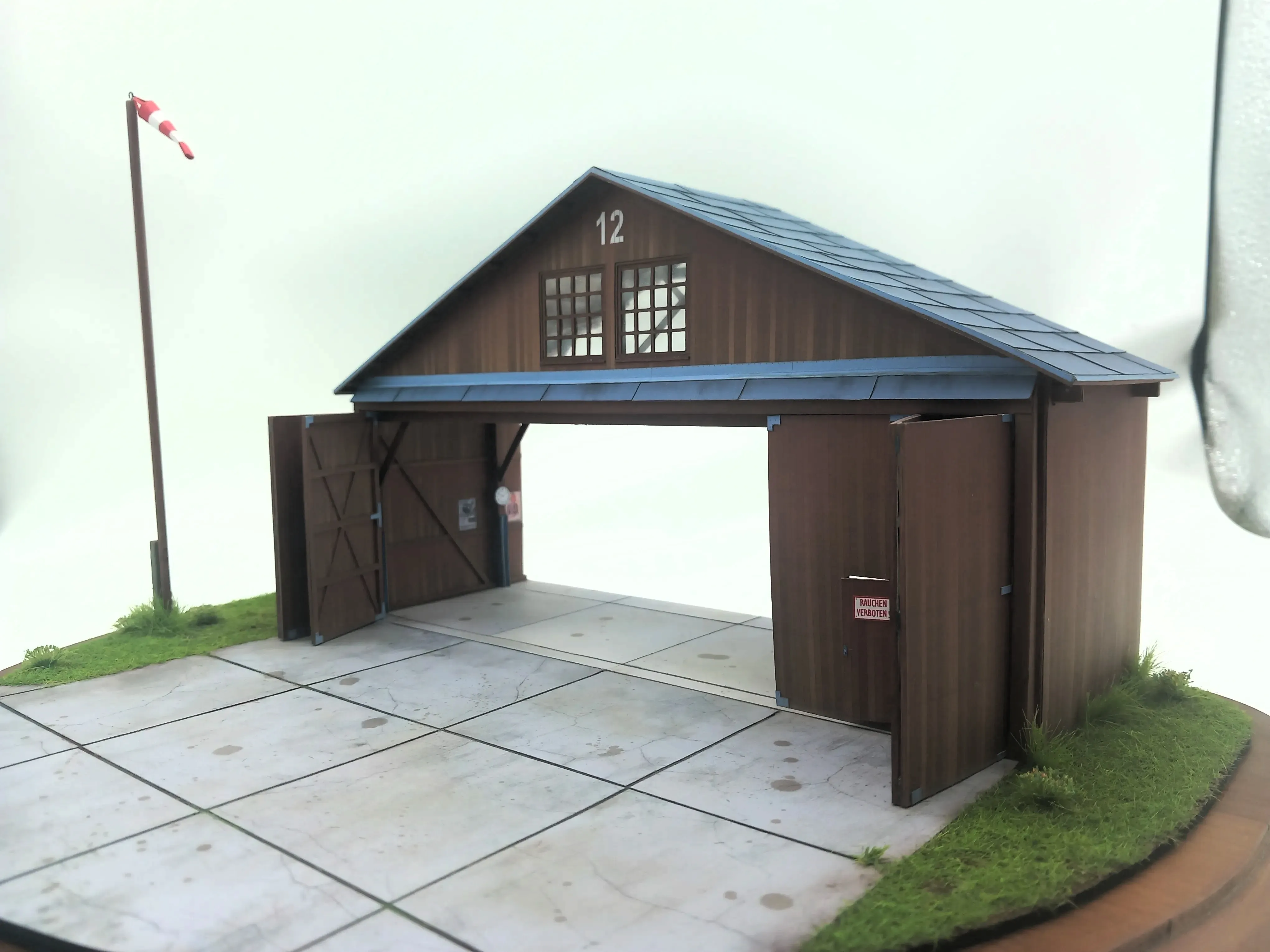 Papierový model - Drevený hangár z 1. pol. 20. storočia, 1:72