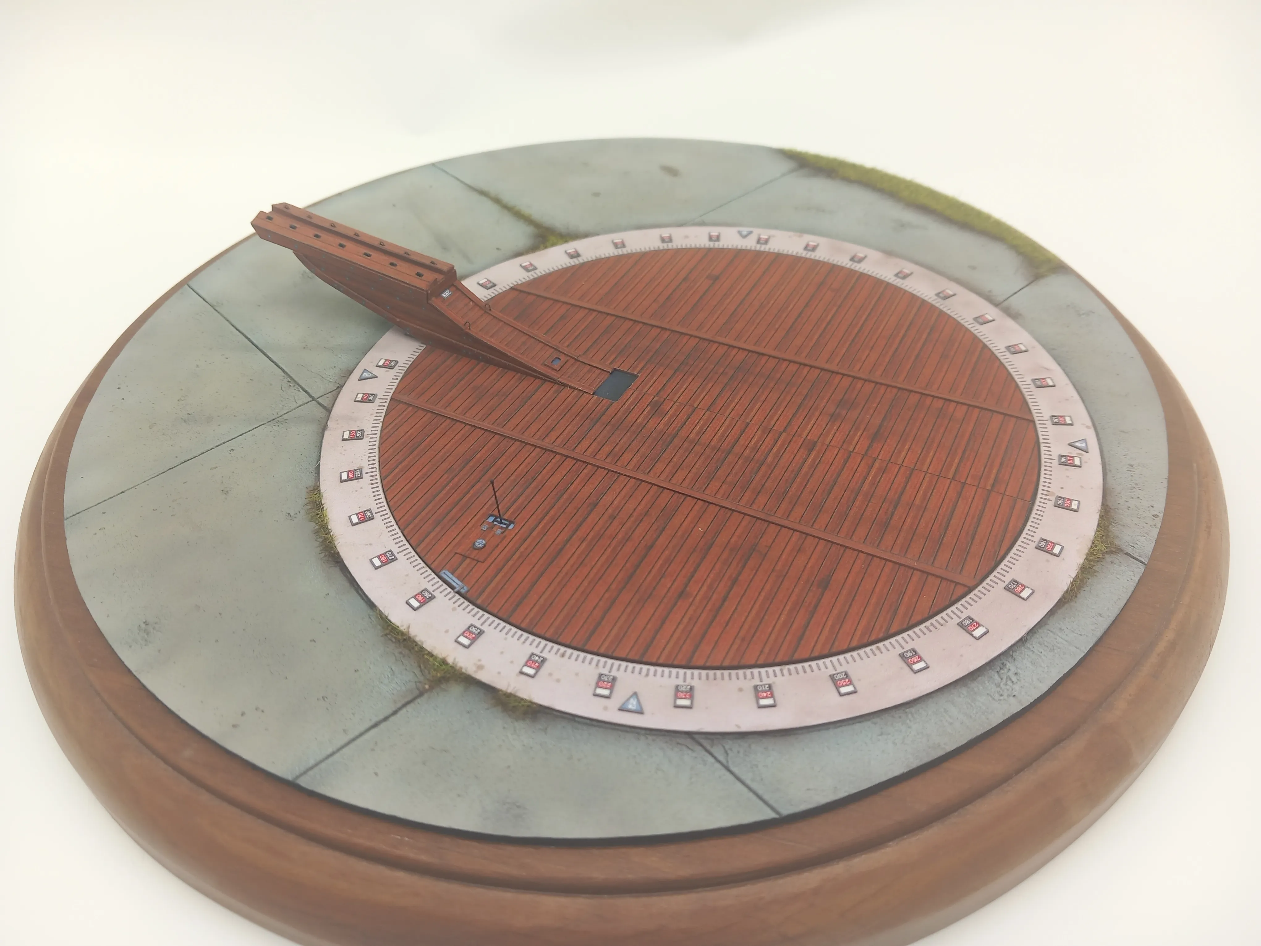Papierový model - Platforma na určovanie odchýlky kompasu, 1:72