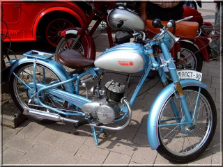 Papierový model Motocykel Manet M-90
